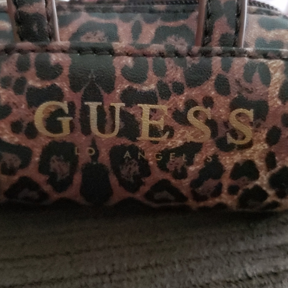 New guess keychain w/storage - Picture 2 of 3